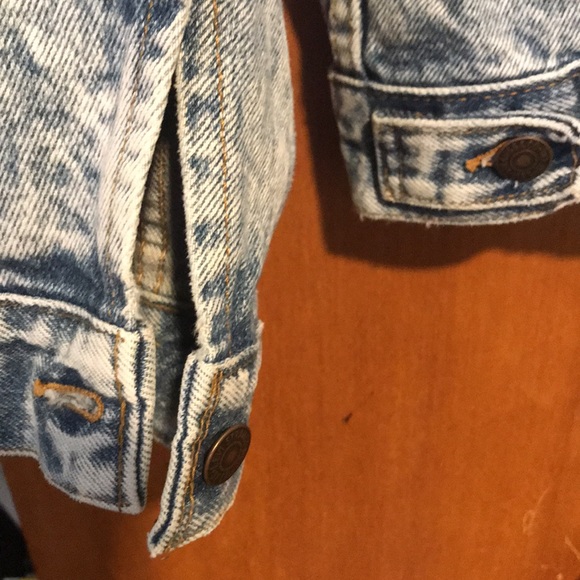 Vintage 89,s 90,s Levi's jean jacket - Picture 8 of 16